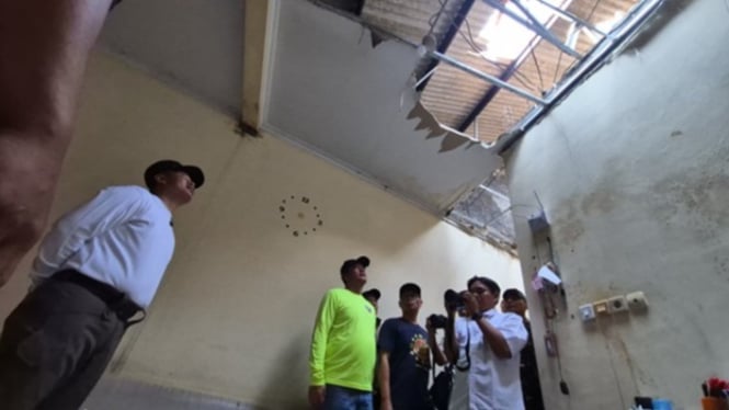 Walkot Depok, Supian Suri tinjau rumah terdampak puting beliung