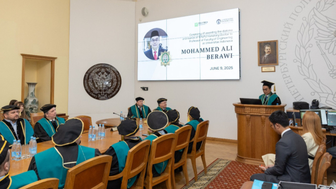 upacara penganugerahan Prof. Ale