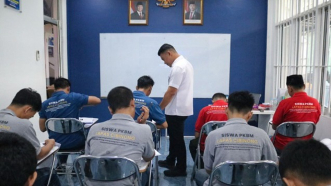 Seriusnya para napi ikut ujian nasional di Lapas Cibinong
