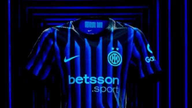 Jersey Inter Milan khusus laga kandang musim 2025/26.