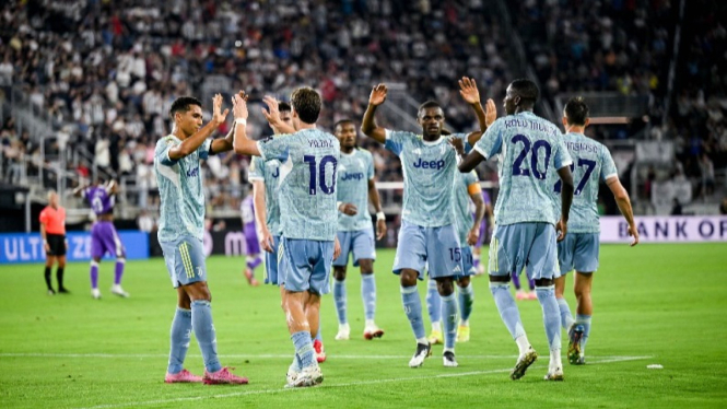 Pemain Juventus rayakan kemenangan.