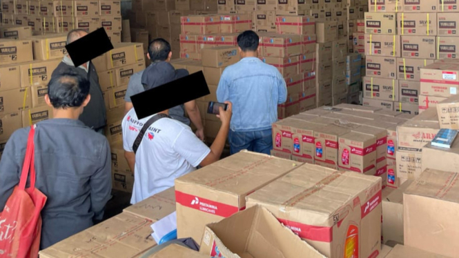 Tim gabungan gerebek gudang oli diduga palsu di Kubu Raya