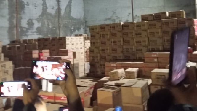 Gudang Oli di Jalan Arteri Supadio, Kubu Raya