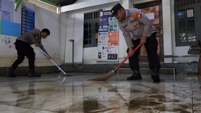 Jaran Polsek Sunda Kelapa bantu  Masyarakat