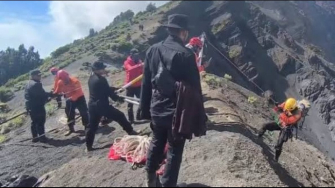 Potret susana evakuasi korban di Rinjani