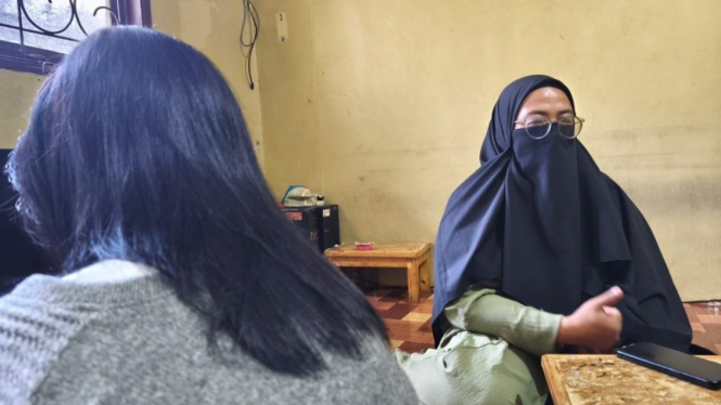 Potret Ibu Korban saat memberikan keterangan di depan awak media
