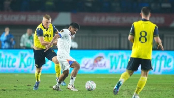 Oxford United vs Port FC.