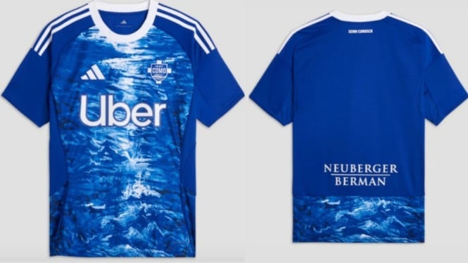 Jersey kandang Como 1907 musim 2025/26.