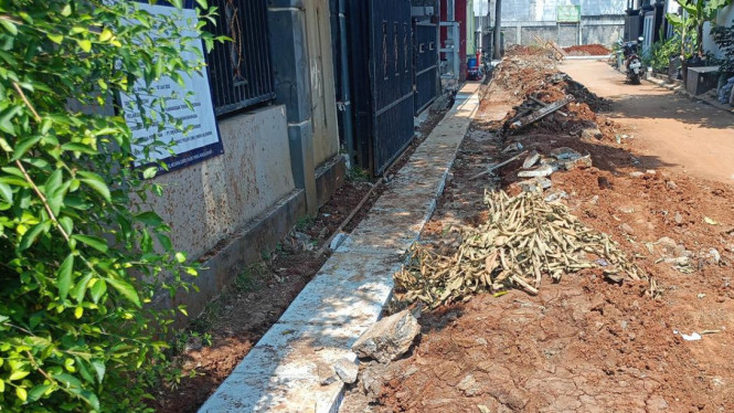 Perbaikan drainase di Perumahan Mutiara, Cilangkap