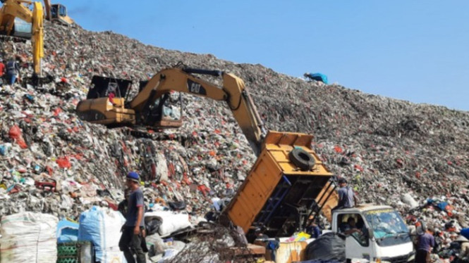 Sampah TPA Cipayung dan rencana proyek stadion internsional di Depok