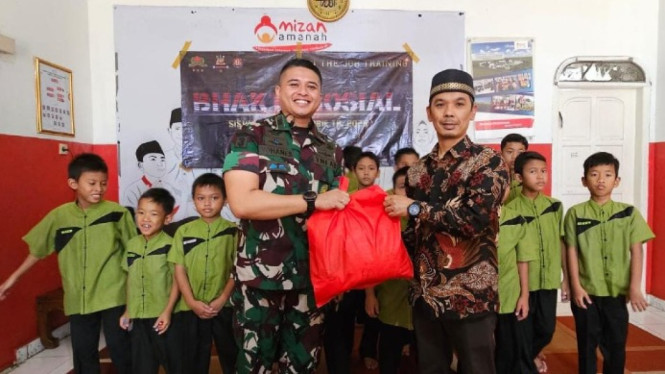 Siswa Diklapaif bantu anak yatim di Jakarta Timur