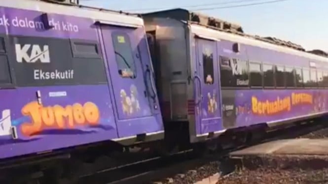 KA Argo Bromo Anggrek anjlok di Stasiun Pegadenbaru.