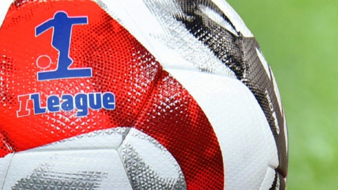 Bola berlogo I-League, operator BRI Super League.
