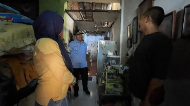 Supian Suri tinjau rumah rusak di Tapos