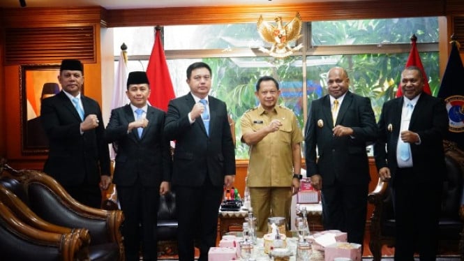 Mathius Fakhiri Gerak Cepat Bangun Papua