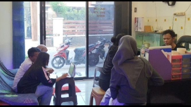 Edukasi teknologi untuk warga lokal