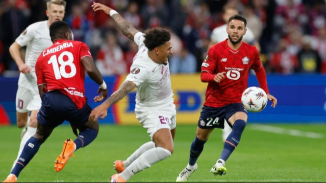 Calvin Verdonk siap tempur di markas Red Star.