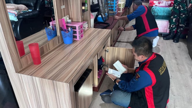 Penyidik Kejati Kalbar Melaksanakan Penggeledahan di Sintang