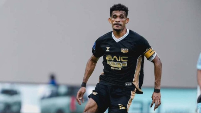 Spekulasi transfer Ricky Kambuaya memanas