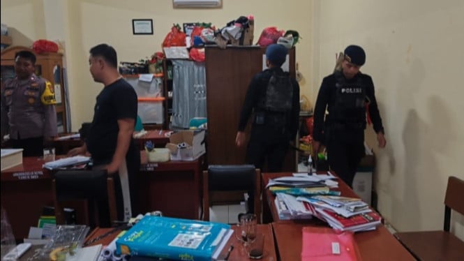 Teror bom sekolah Depok