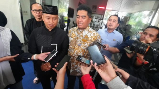 Wali Kota Depok, Supian Suri dan Rektor UI Prof Heri (batik)