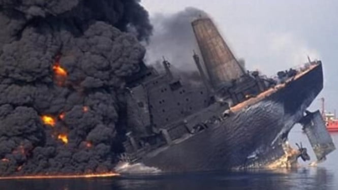 Iran tenggelamkan kapal tanker terkait Amerika di Selat Hormuz