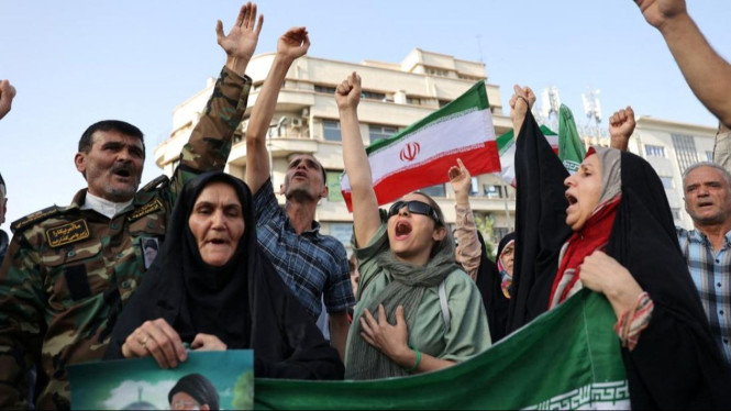 Rantai Manusia Iran Hadapi Ancaman Trump