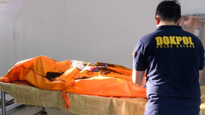 Dokpol Polda Kalbar identifikasi jenazah helikopter jatuh di Sekadau