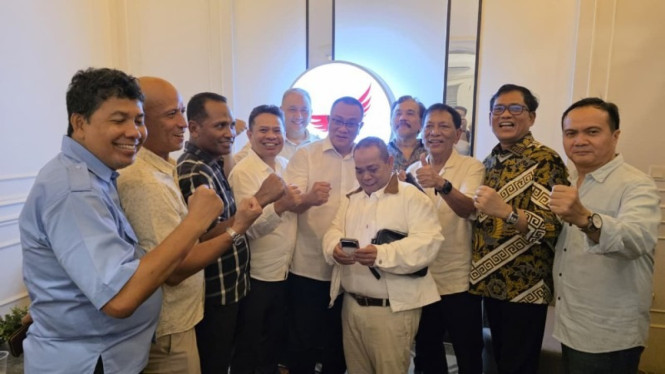Syahganda saat silaturahmi Great Institute dengan Menteri Lingkungan Hidup, Moh Jumhur Hidayat