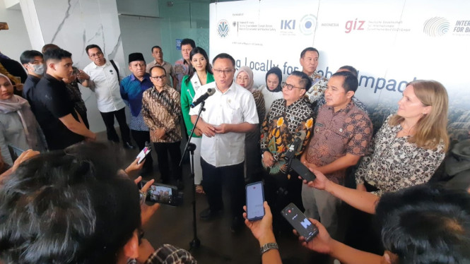 Menteri Lingkungan Hidup (LH), Mohammad Jumhur Hidayat soal film Pesta Babi