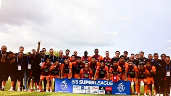 Pemain dan ofisial tim Borneo FC.
