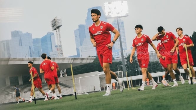 Para punggawa Timnas Indonesia sedang menjalani sesi latihan.