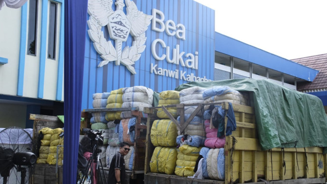 DJBC Kalimantan Barat Gagalkan Penyelundupan Pakaian bekas