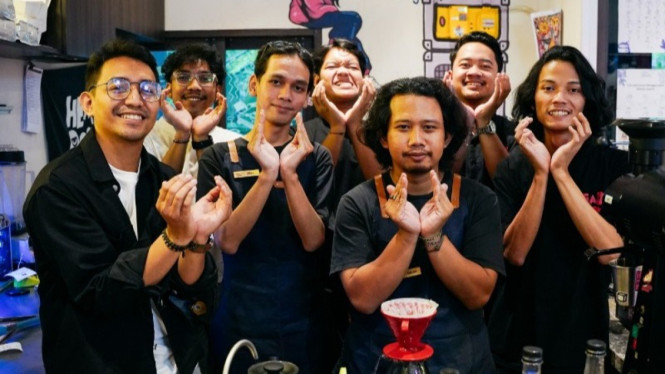 Belajar Memesan Kopi Tanpa Kata, Headroom Coffee Ajak Pengunjung Mengenal Bahasa Isyarat