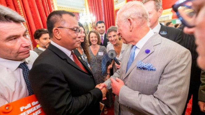 Potret Menteri LH Jumhur Hidayat dan Raja Charles III