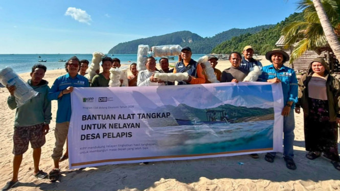 PT Dharma Inti Bersama Menyerahan bantuan alat tangkap ikan