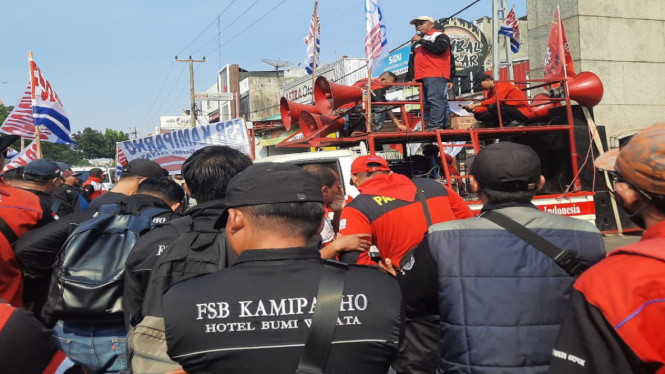 Demo pekerja Hotel Bumi Wiyata Depok