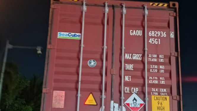 Kontainer bermuatan arang kayu tertahan di pelabuhan Dwikora Pontianak