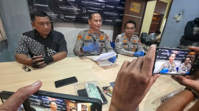 Pengungkapan kasus curanmor dan penipuan oleh jajaran Polsek Bojongsari, Kota Depok.