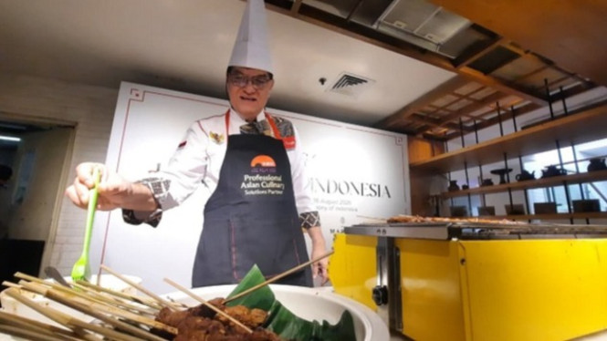Chef Vindex Tengker beraksi di The Margo Hotel Depok