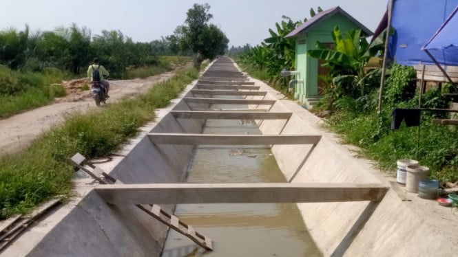 BWS Kalimantan 1 Pontianak bangun saluran irigasi di Tebas
