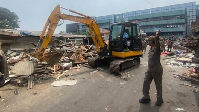 Penertiban lapak pedagang di kawasan Pasar Cisalak, Kota Depok.
