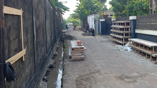 Proyek saluran drainase di Gang Alhidayah Kota Pontianak