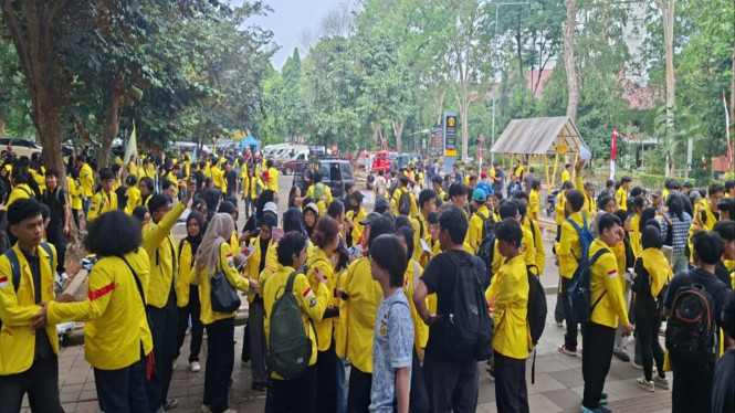 Mahasiswa UI hendak berangkat demo ke Bundarah HI