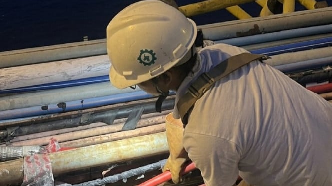 Petugas PLN UID Kalbar memperbaiki kabel rusak akibat pencurian
