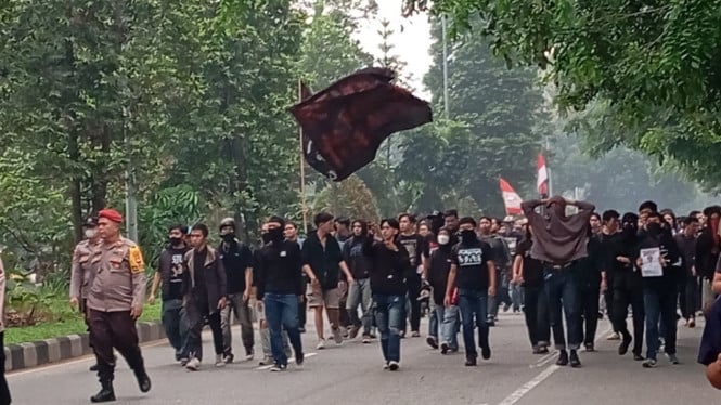 Ratusan Mahasiswa dari Berbagai Perguruan Tinggi demo DPRD Kalbar