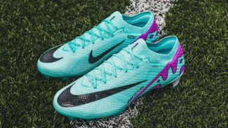 6 Rekomendasi Merek Sepatu Bola yang Bagus, Awet, dan Nyaman Dipakai