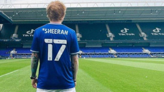 Alasan Ed Sheeran Punya Nomor Punggung di Ipswich Town