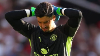 Altay Bayindir Jadi Kiper Utama MU di Derby Manchester, Senne Lammens Jadi Cadangan?