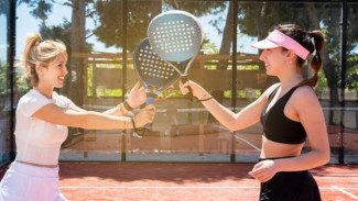 7 Raket Padel Terbaik 2025 yang Ringan Anti Bikin Pegal